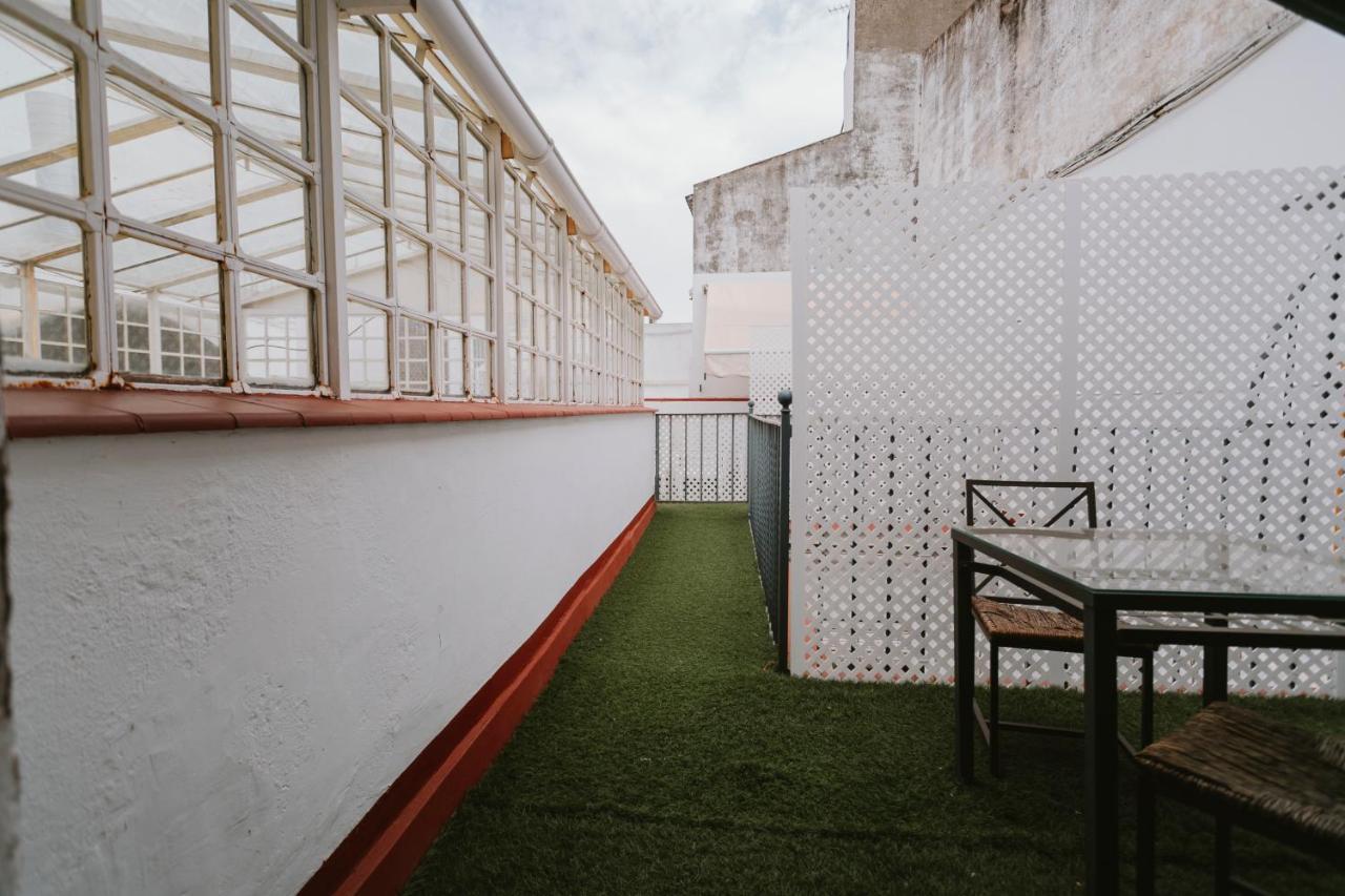セビリアComplete Studio With Terrace - 1Bth- La Giraldaアパートメント 部屋 写真